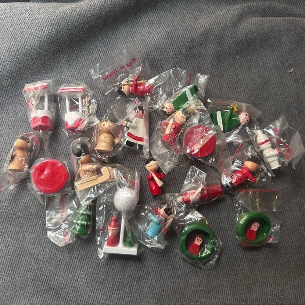 vintage wooden Christmas ornaments figurines Lot Of 21 NOS